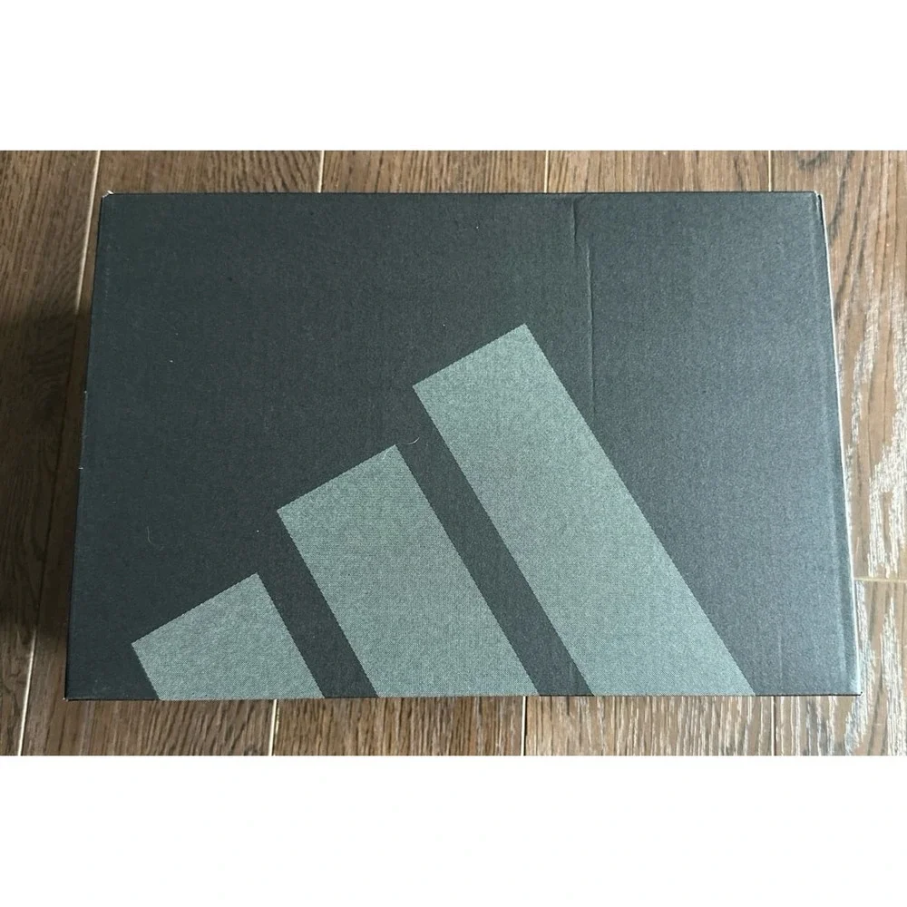 Adidas empty‎ shoe box